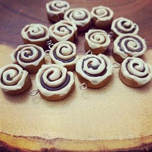 🤤Polymer Clay Cinnamon Roll Charms⛓